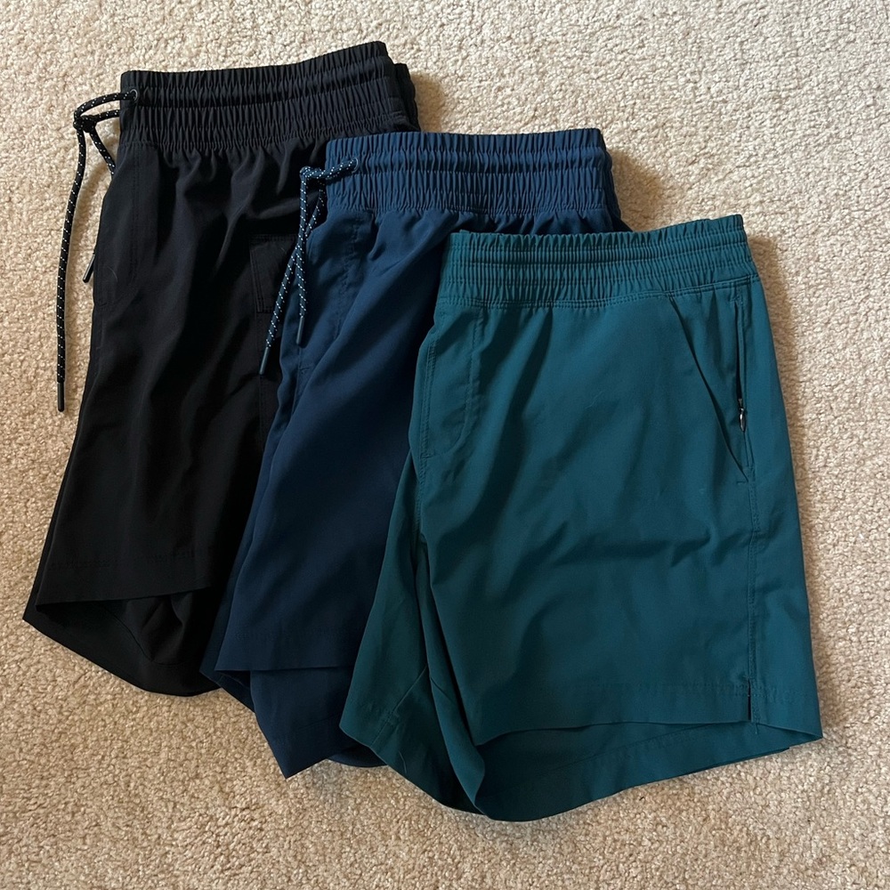 Old Navy Stretch Tech Quick Dry Shorts. 3 pairs in bundle. Large. EUC.